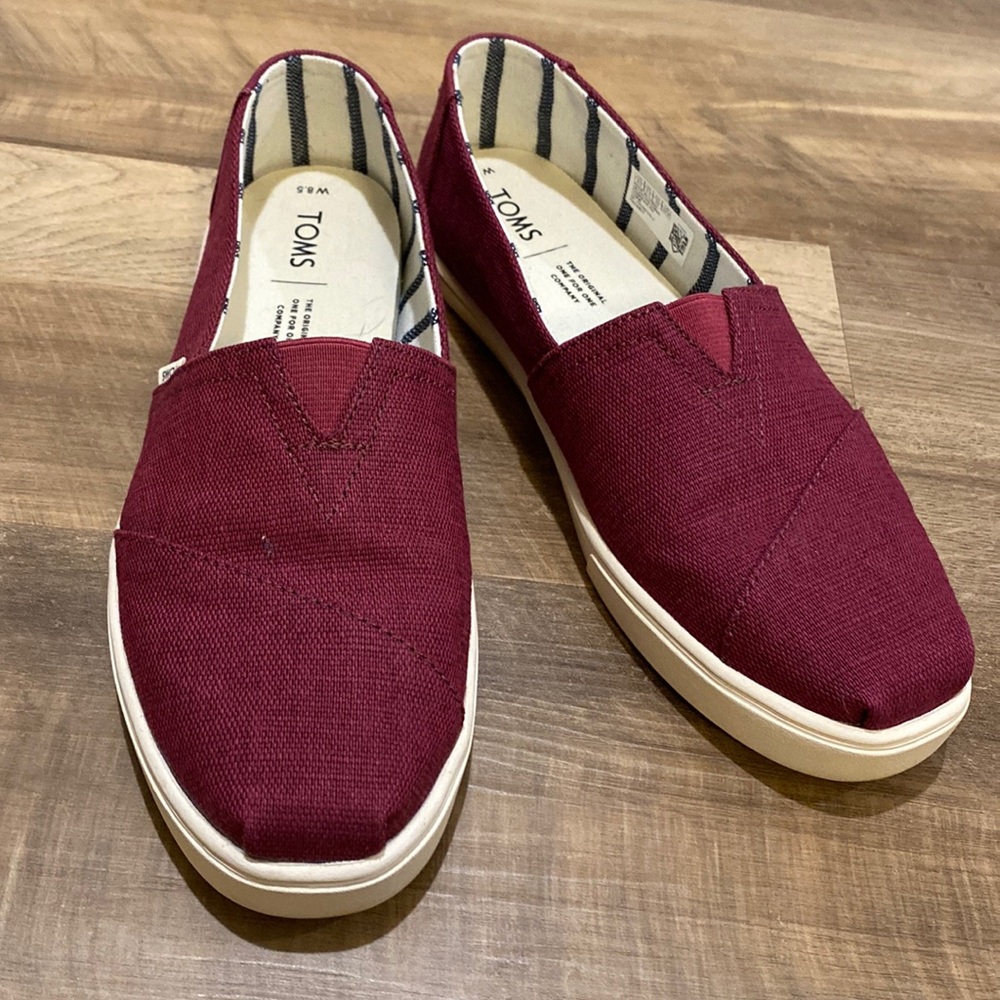 Toms slip on